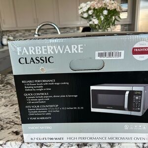 Farberware 0.7 cu ft 700W Countertop Microwave Brushed Stainless Steel